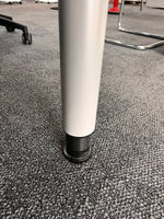 2× OKA Eckschreibtisch 180 cm – mit Kabelkanal & Rollcontainer – Ausstellungsstück – Abholung Wiesbaden - Wiepa Bürofachpartner