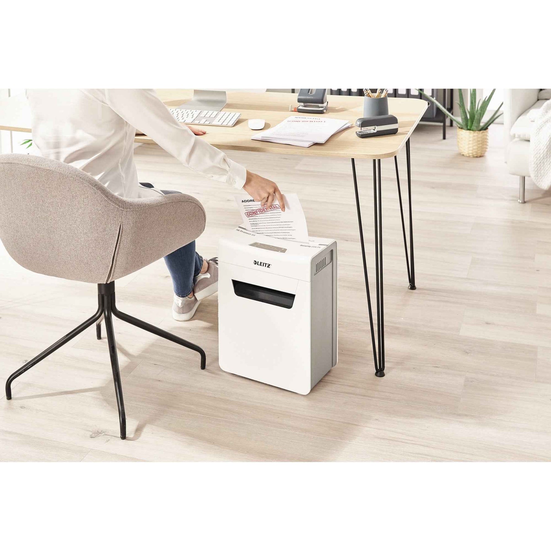 Leitz Aktenvernichter IQ 8X Protect Premium