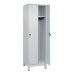 C+P Kleiderspind Classic PLUS mit Standfuß 600 x 1.950 x 500 mm (B x H x T) lichtgrau – Produktbild 2