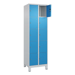 C+P Schließfachschrank Classic PLUS mit Standfuß 10 Fächer lichtgrau – Produktbild 2