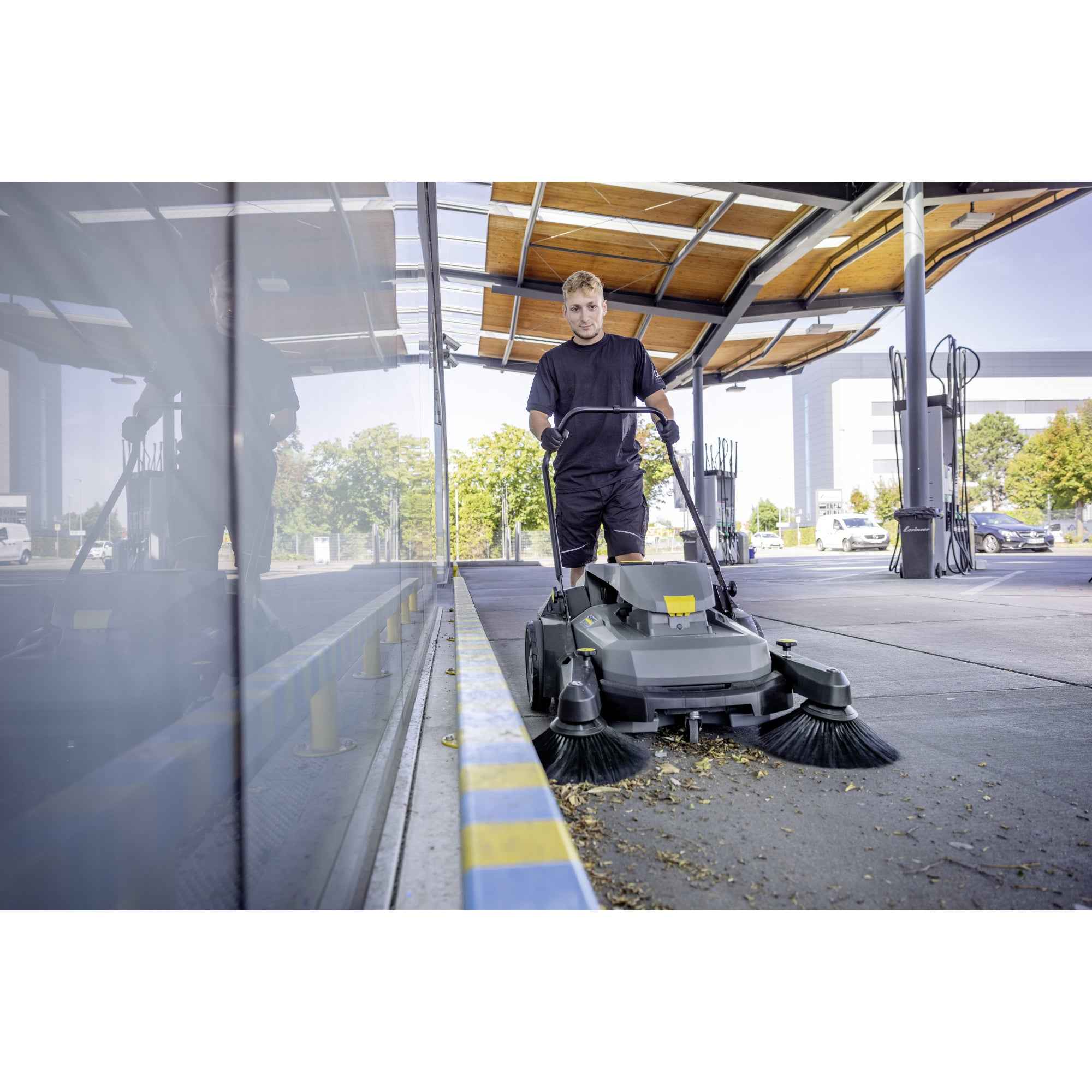 Kärcher Handkehrmaschine KM 70/25 C Bp 2SB Zubehör erforderlich