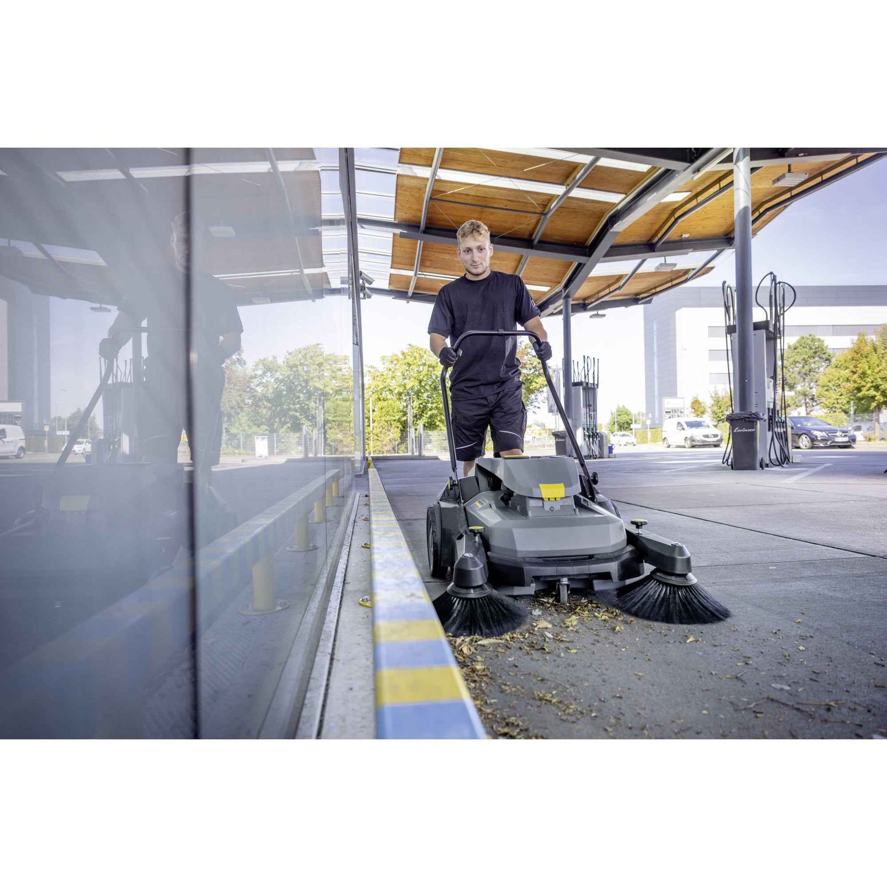 Kärcher Handkehrmaschine KM 70/25 C Bp 2SB Zubehör erforderlich