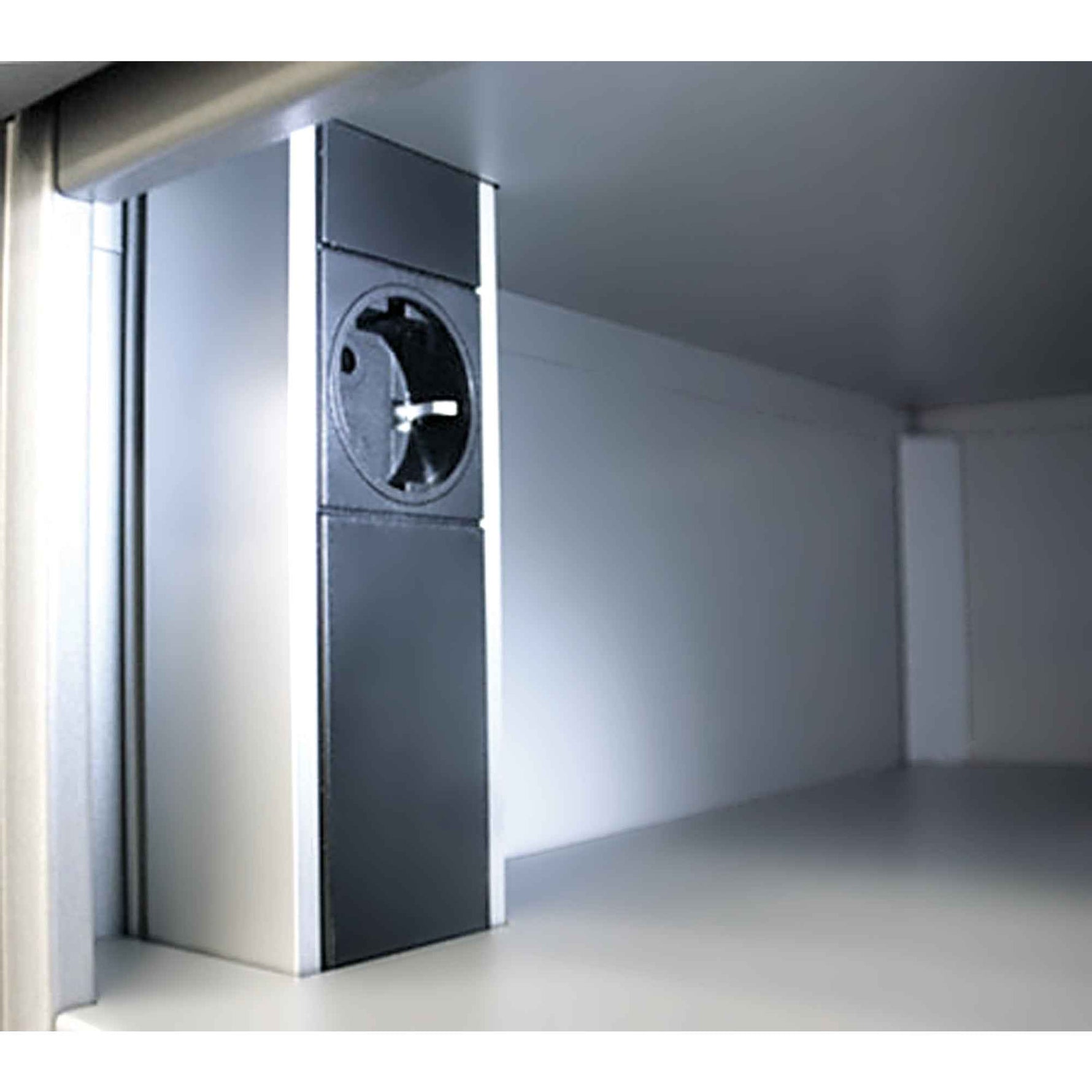 C+P Schließfachschrank Evolo48 mit Standfuß 2 x 10 Fächer