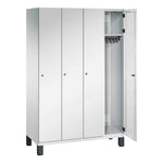 C+P Kleiderspind Cambio mit Standfuß 1.200 x 1.980 x 525 mm (B x H x T) 4 Abteile lichtgrau