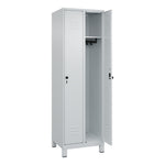 C+P Kleiderspind Classic PLUS mit Standfuß 600 x 1.950 x 500 mm (B x H x T) verkehrsweiß – Produktbild 2