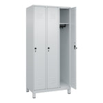 C+P Kleiderspind Classic PLUS mit Standfuß 900 x 1.950 x 500 mm (B x H x T) lichtgrau – Produktbild 4