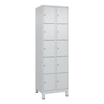 C+P Schließfachschrank Evolo PLUS mit Standfuß 10 Fächer lichtgrau – Produktbild 5