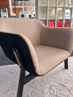 Interstuhl HUB Lounge Set – Sofa, Sessel, Lichtwand & 2 Tische – Ausstellungsstück – Abholung Wiesbaden - Wiepa Bürofachpartner