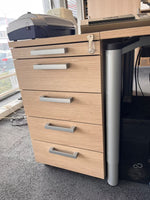 2× OKA Eckschreibtisch 180 cm – mit Kabelkanal & Rollcontainer – Ausstellungsstück – Abholung Wiesbaden - Wiepa Bürofachpartner