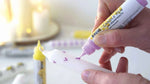 KREUL Bee Happy Kerzenstifte Kreativset zum Bemalen von Kerzen, bunte Stifte auf weißem Hintergrund