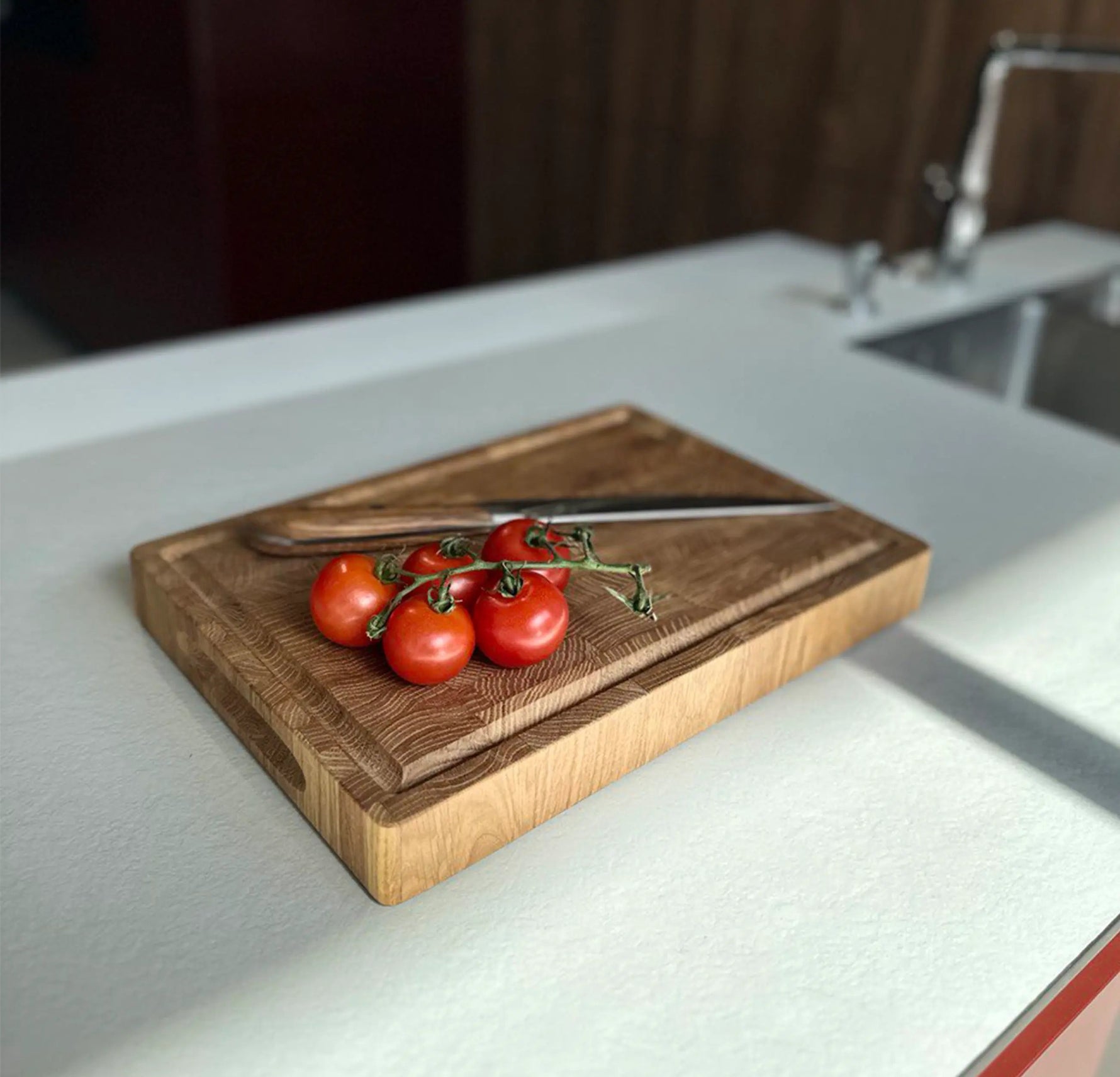 Kompakter Hirnholz Hackblock Eiche 35x25x4cm – Mit Saftrille & Silikonfüßen