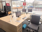 2× OKA Eckschreibtisch 180 cm – mit Kabelkanal & Rollcontainer – Ausstellungsstück – Abholung Wiesbaden - Wiepa Bürofachpartner