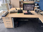 2× OKA Eckschreibtisch 180 cm – mit Kabelkanal & Rollcontainer – Ausstellungsstück – Abholung Wiesbaden - Wiepa Bürofachpartner