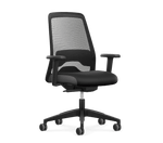 Bürodrehstuhl Wiepa Office Air mit Netzrücken, ergonomischer Sitz und verstellbare Armlehnen, schwarz, auf Schreibtisch gestellt