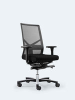 Ergonomischer Bürodrehstuhl Löffler FIGO AIR mit schwarzem Netzstoff, verstellbarer Rückenlehne und komfortablem Sitz.