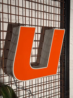 Vintage Leuchtbuchstabe U – Original aus alter Leuchtreklame