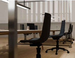 Schwarzer Aeris Linu Task Bürostuhl mit Flex-Kinematik und Federbein, ergonomisches Design für komfortables Arbeiten.