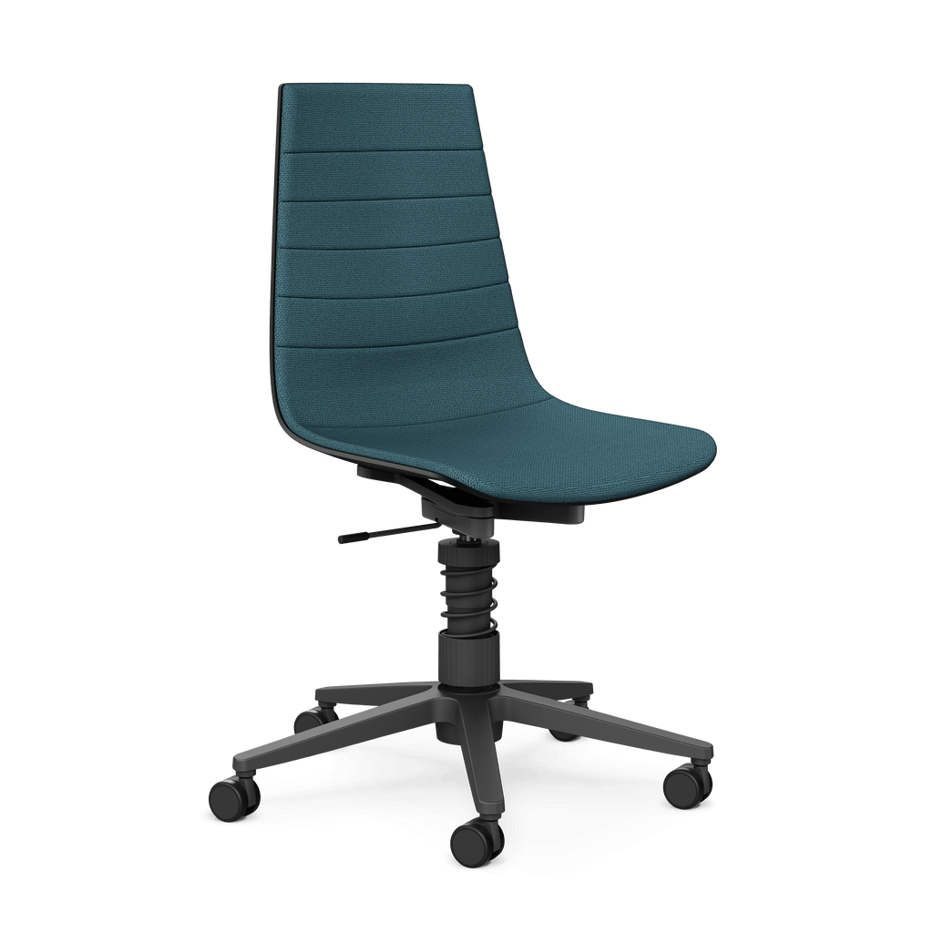 Schwarzer Aeris Linu Task Bürostuhl mit Flex-Kinematik und Federbein, ergonomisches Design, sitzende Person auf dem Stuhl