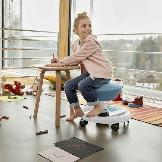 Kinderstuhl Aeris Swoppster in Weiß mit ergonomischem Design für kleine Kinder, ideal für den Schreibtisch im Kinderzimmer
