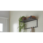 Schwarz Metall Wandgarderobe von HAKU, klassische Möbel-Design, mit Haken und Ablagefläche für Jacken und Accessoires