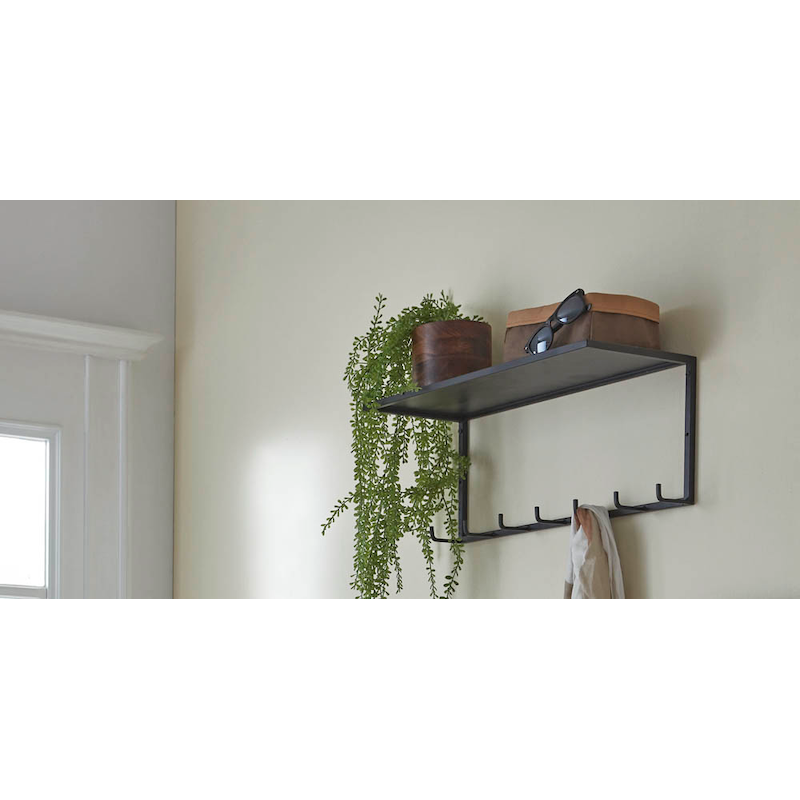 Schwarz Metall Wandgarderobe von HAKU, klassische Möbel-Design, mit Haken und Ablagefläche für Jacken und Accessoires