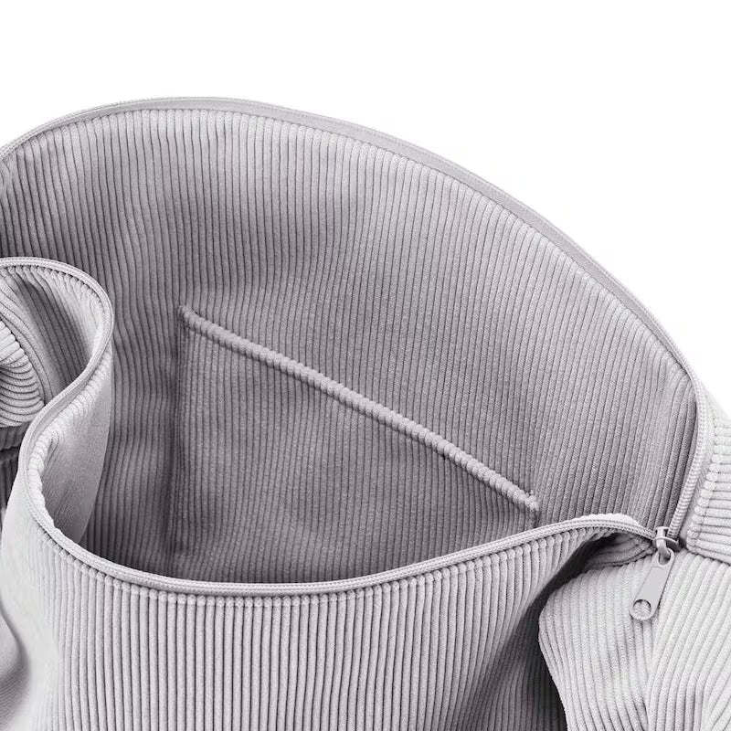 reisenthel Moonbag Cord Umhängetasche 24 Liter – Trendige Halbmondtasche aus recyceltem Polyester mit 2-Wege-Reißverschluss