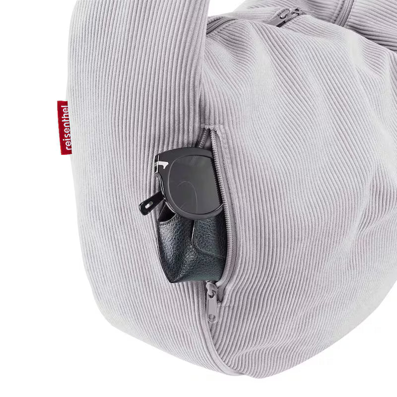 reisenthel Moonbag Cord Umhängetasche 24 Liter – Trendige Halbmondtasche aus recyceltem Polyester mit 2-Wege-Reißverschluss