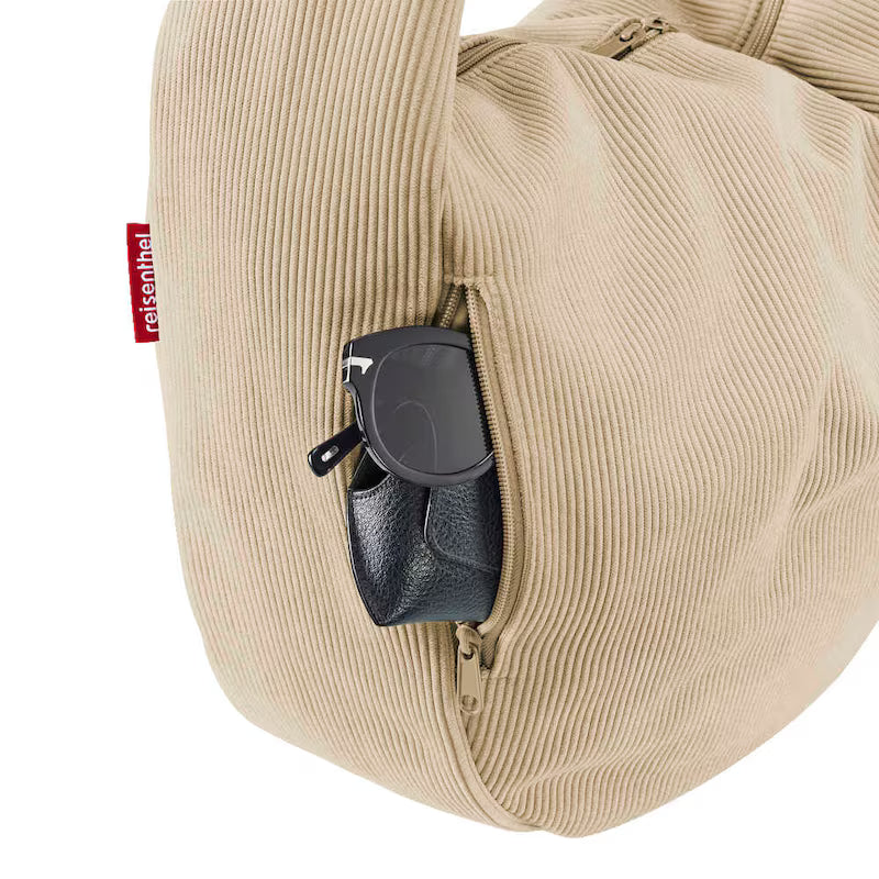 reisenthel Moonbag Cord Umhängetasche 24 Liter – Trendige Halbmondtasche aus recyceltem Polyester mit 2-Wege-Reißverschluss