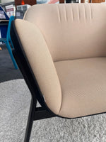 Interstuhl HUB Lounge Set – Sofa, Sessel, Lichtwand & 2 Tische – Ausstellungsstück – Abholung Wiesbaden - Wiepa Bürofachpartner