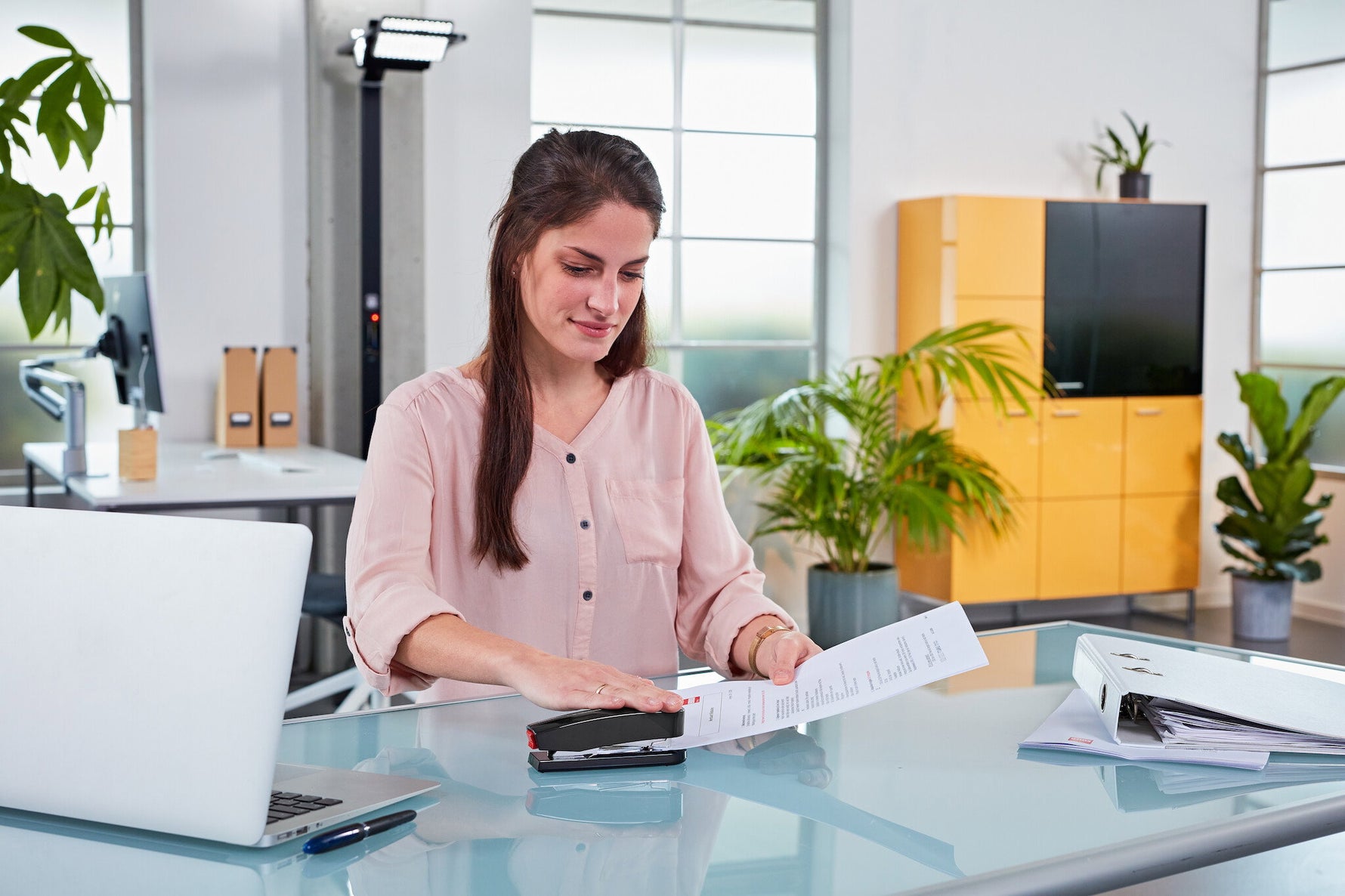 NOVUS Heftgerät B 4 - der professionelle Tischhefter - Wiepa Bürofachpartner