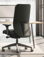 Bequemer Interstuhl Wiepa Bürostuhl Classic 2.0 mit verstellbarer Lordosenstütze und ergonomischem Design.